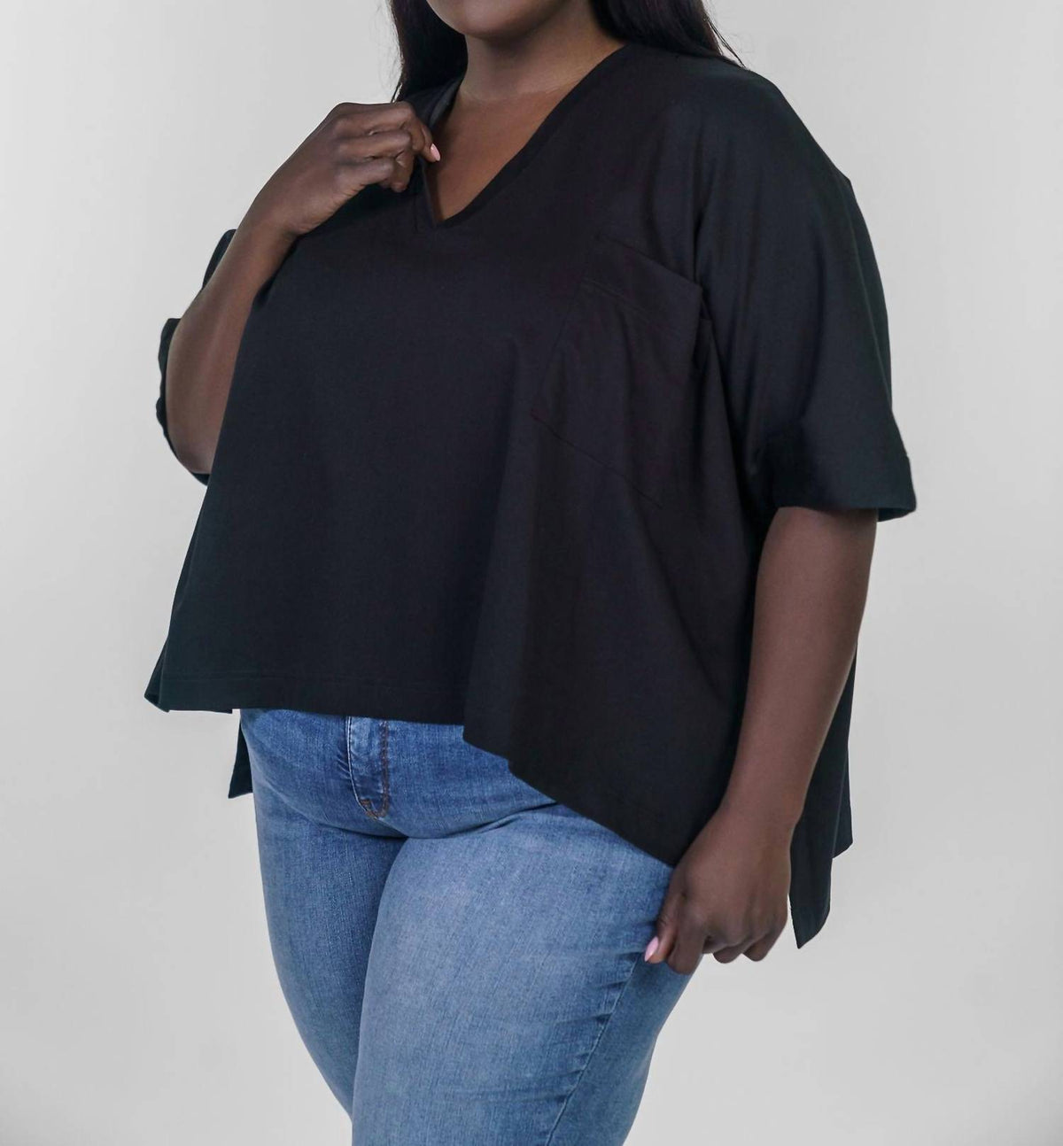 Psophia - V-neck One Pocket Dolman Tee