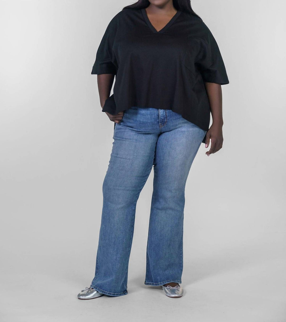 Psophia - V-neck One Pocket Dolman Tee