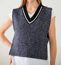 Q2 - V-neck Knitted Vest With Open Side