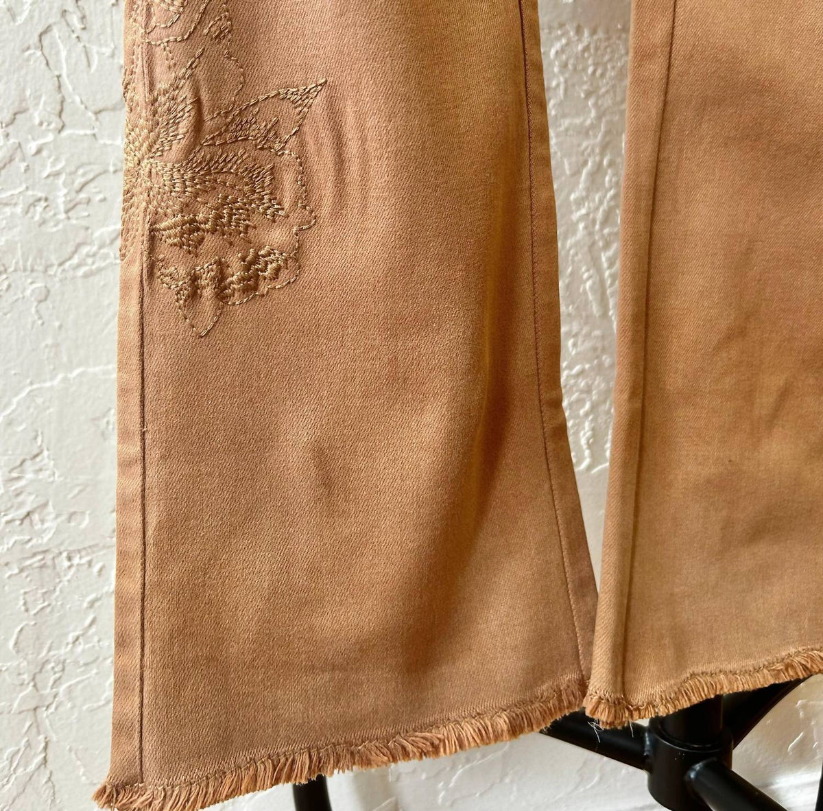 Renuar - Tencel Blend Embroidered Crop Pants