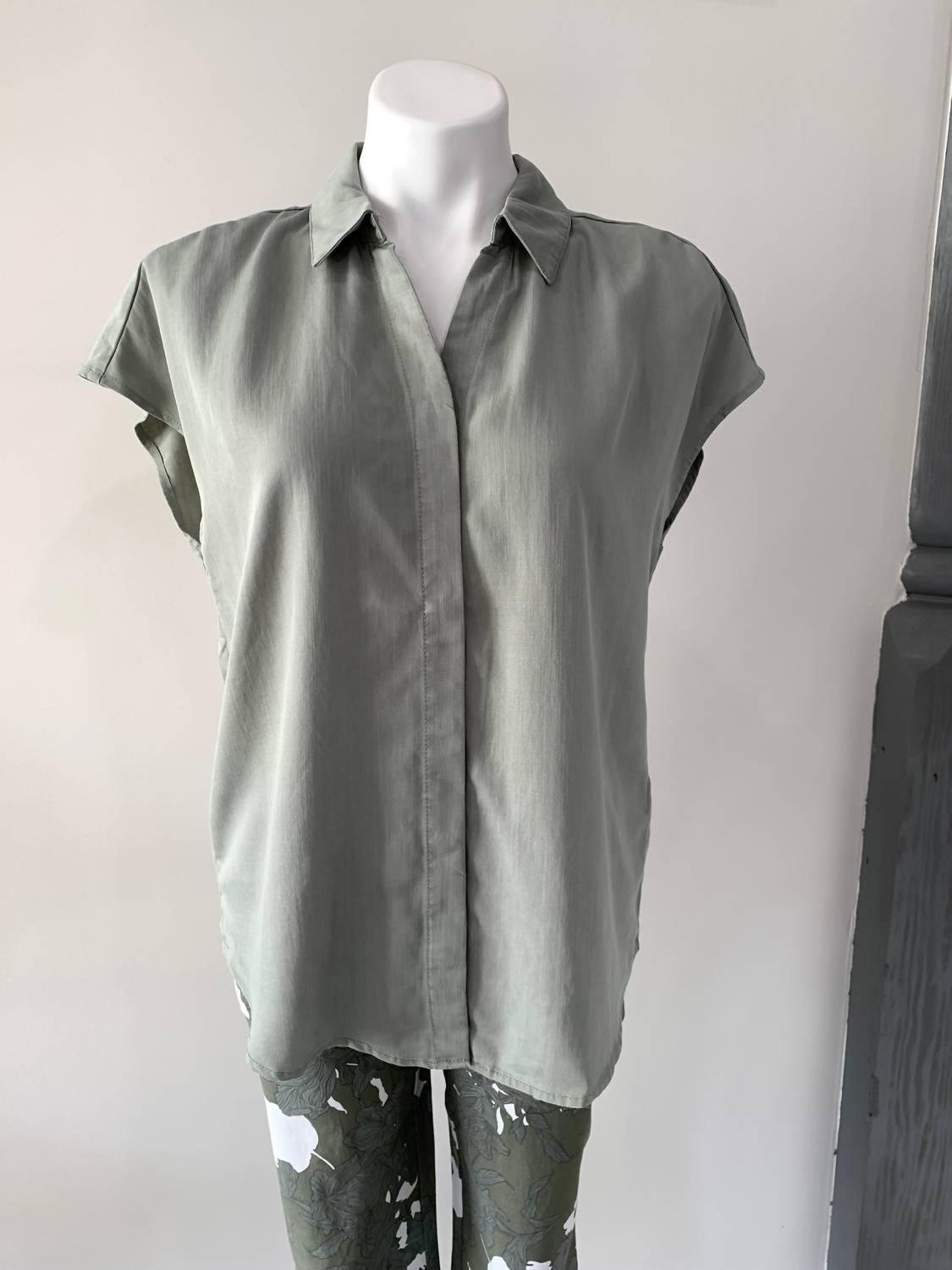 Renuar - Tencel Button Front Blouse - blouses - clothing - green