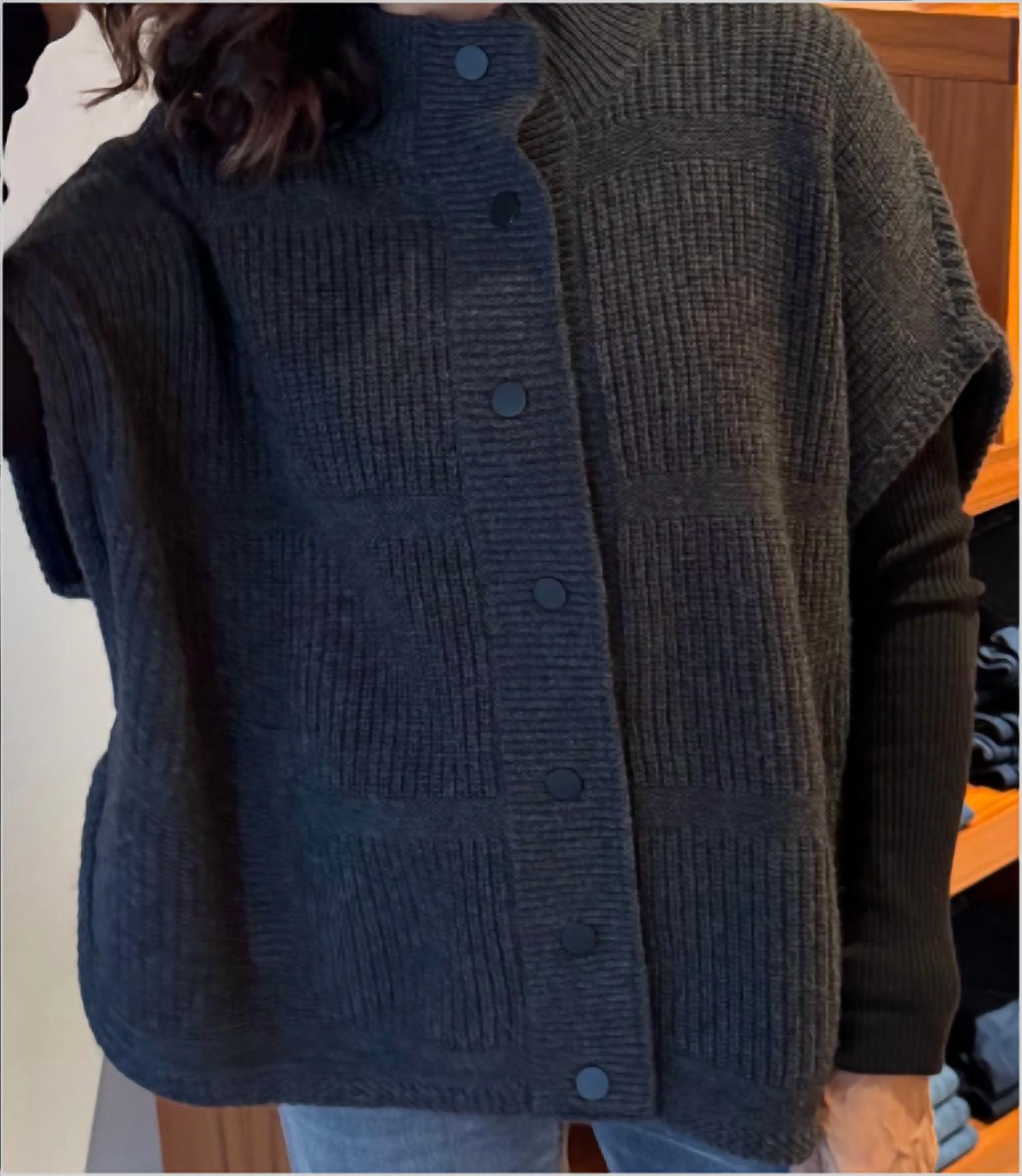 Repeat Cashmere - Poncho Cashmere - black - blouses - clothing
