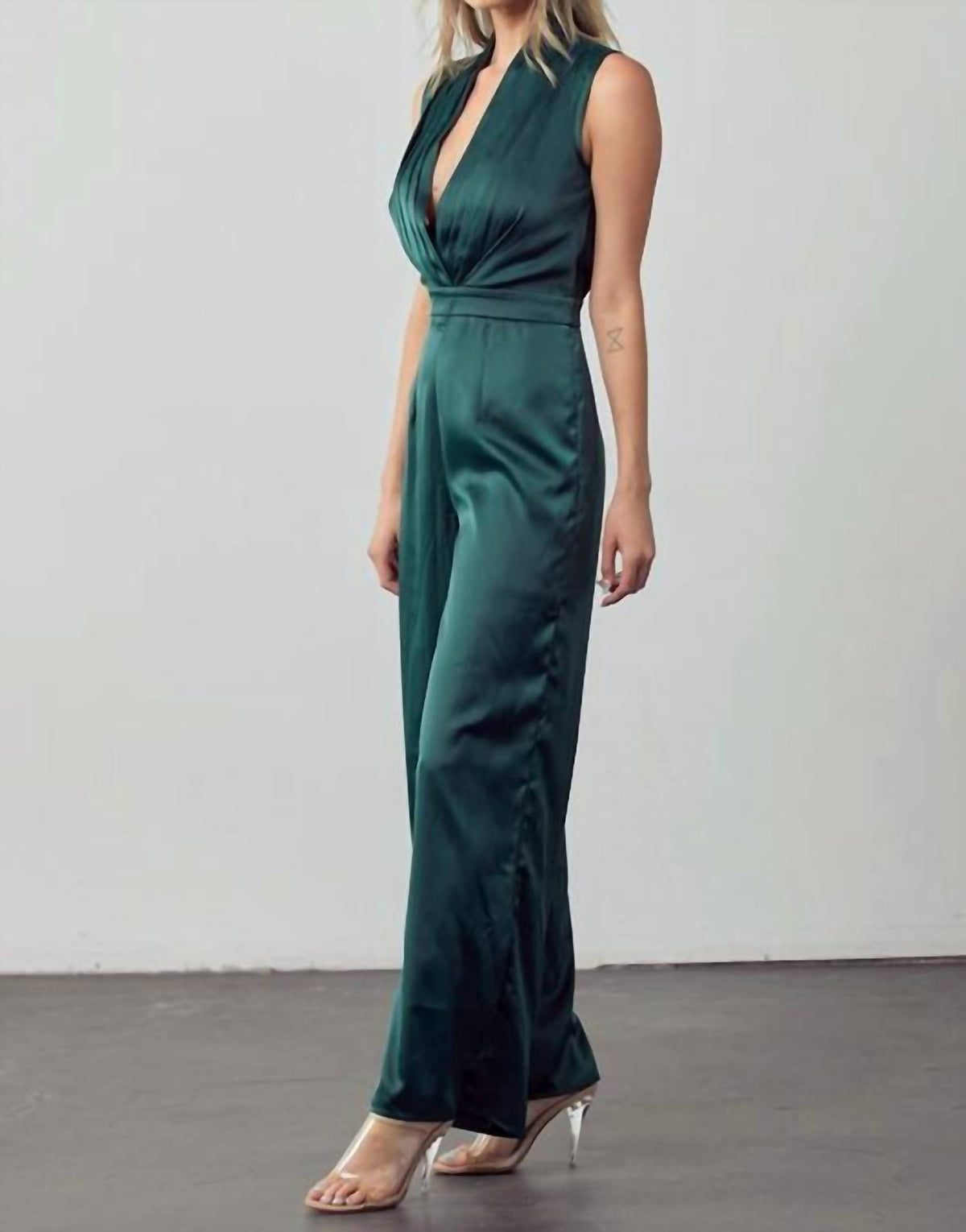 Reveuse - Pleated Front Details Jumpsuit