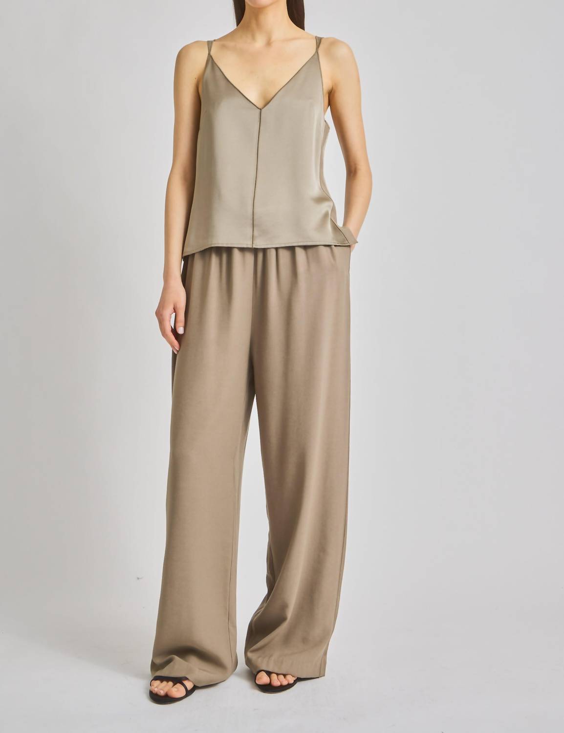 Saint Art - KEIRA V NECK TANK