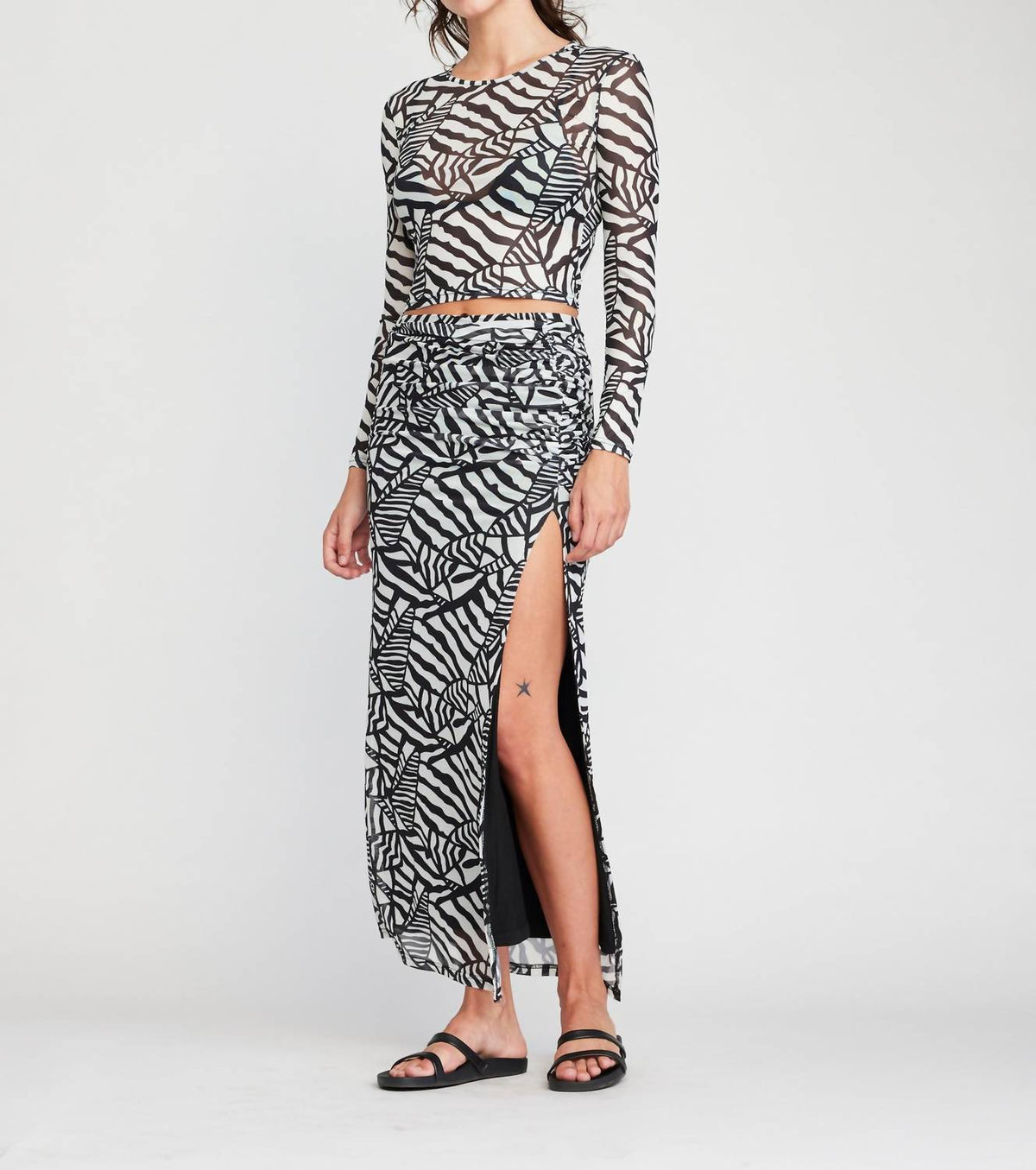 Self Contrast - Bay Ruched Midi Skirt