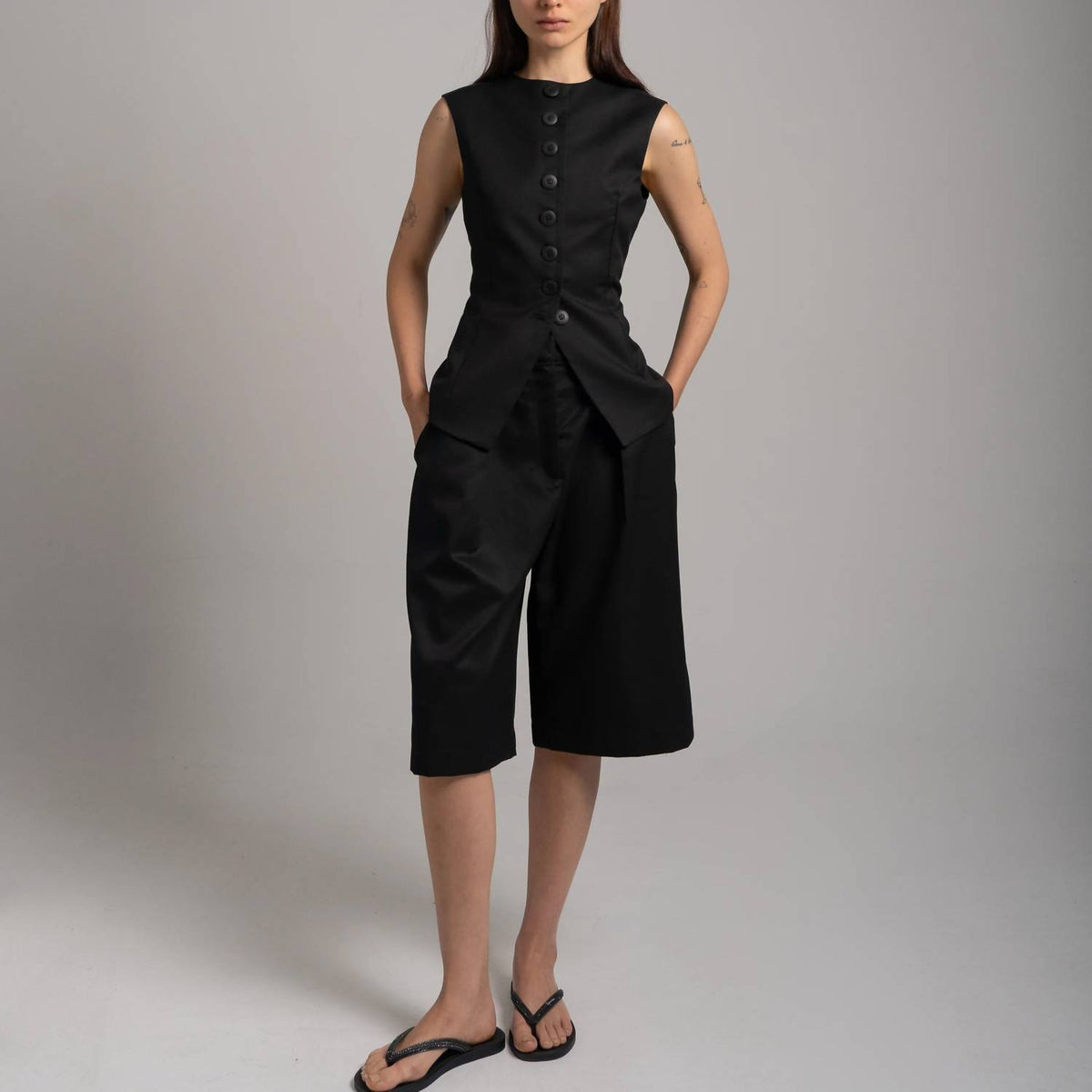 Sloan - Sleeveless Sculpted Vest