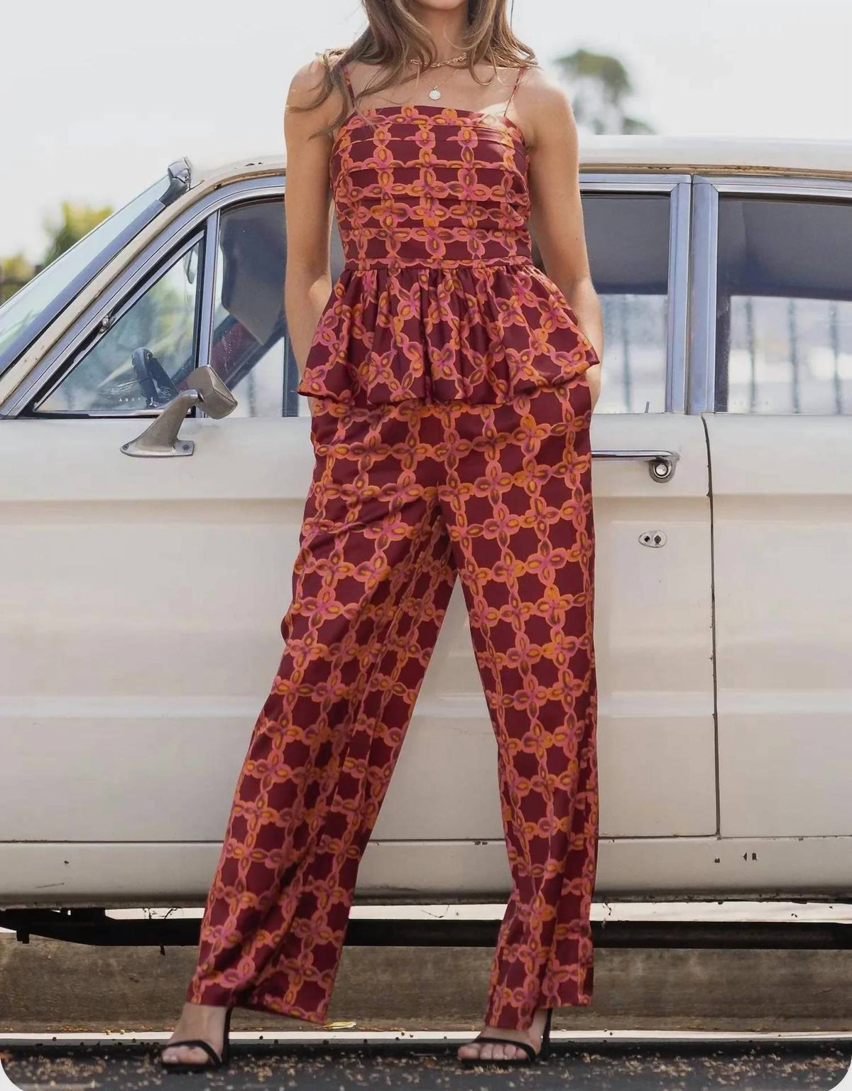 Strut & Bolt - Chainlink Pleated Top