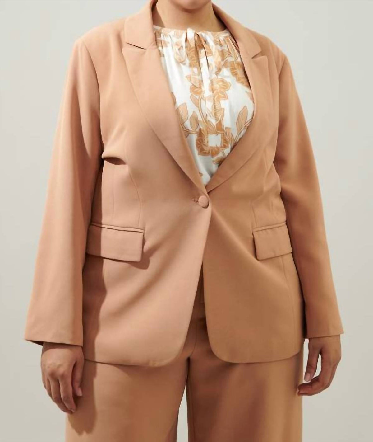 Sugarlips - Chelsea Fitted Notch Lapel Blazer - Curve