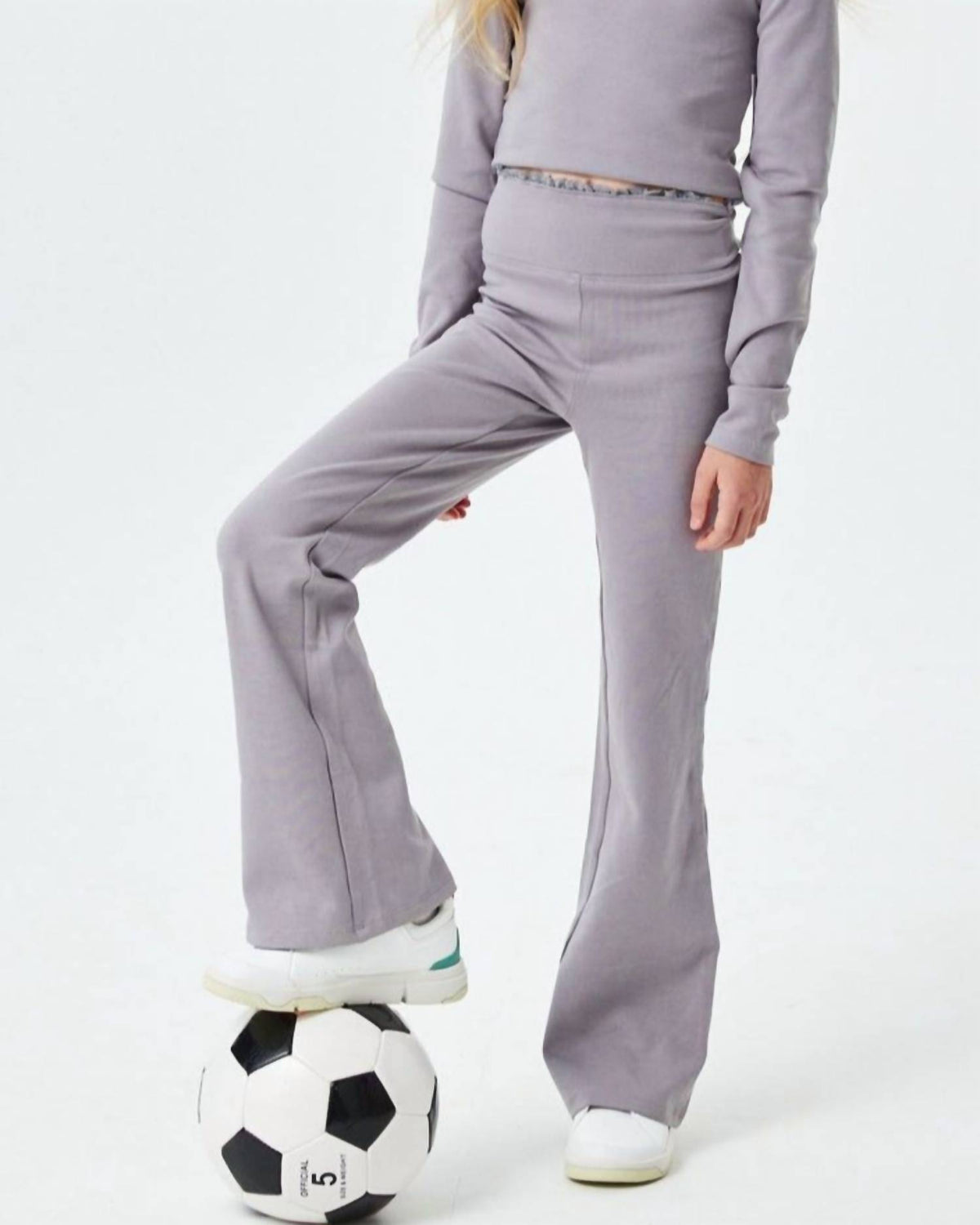 Theme - Mae Flare Legging