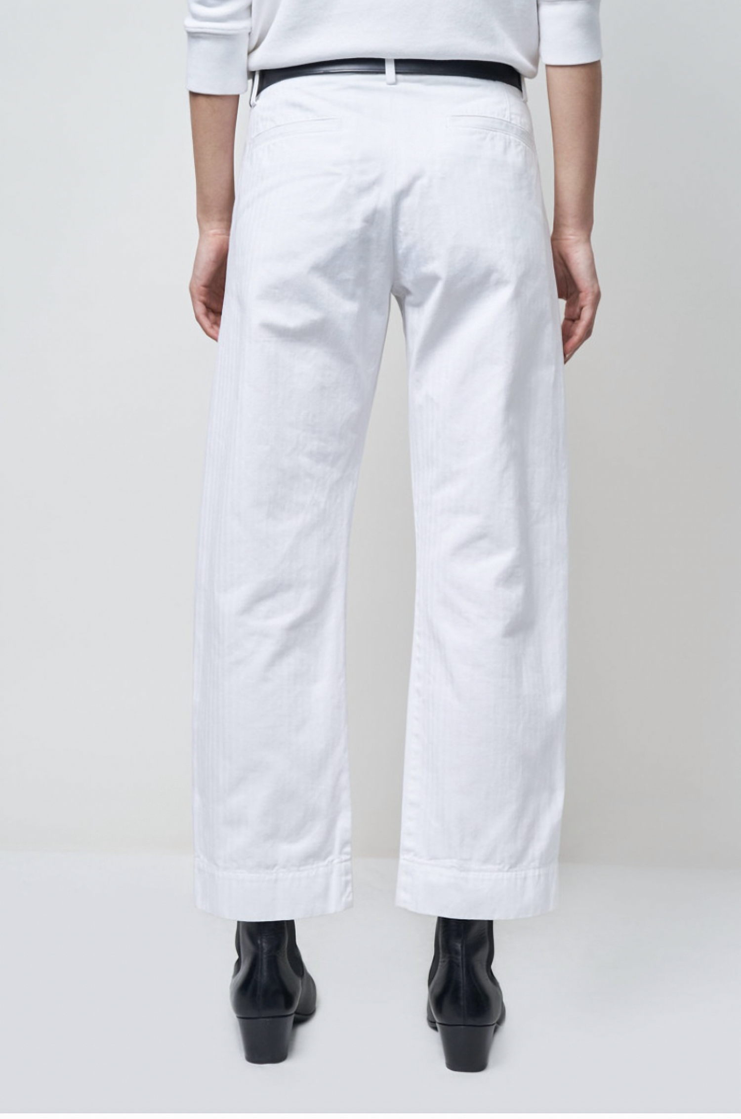 NILI LOTAN TOMBOY PANT WITH CUFF in white - women's pants - detail view