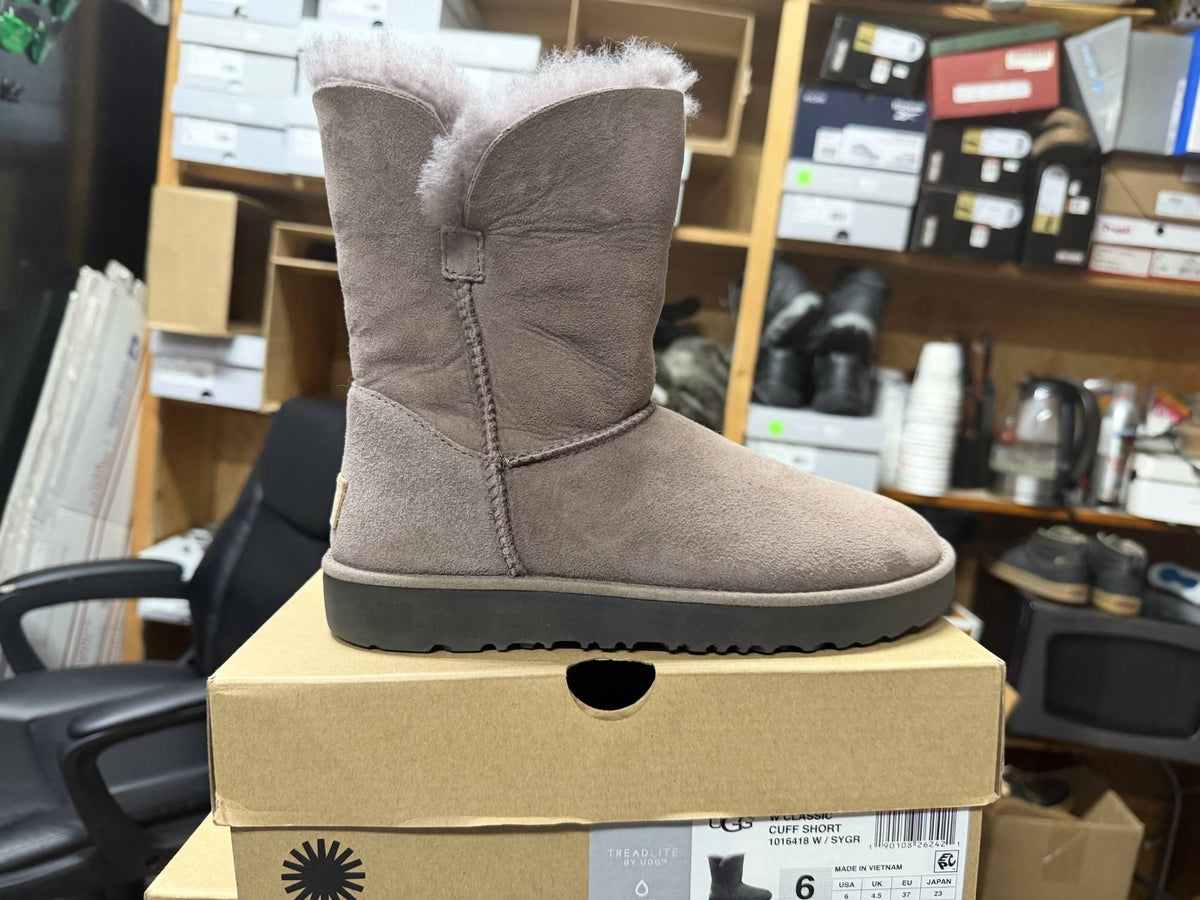 Ugg - Women's Classic Cuff Short Boot