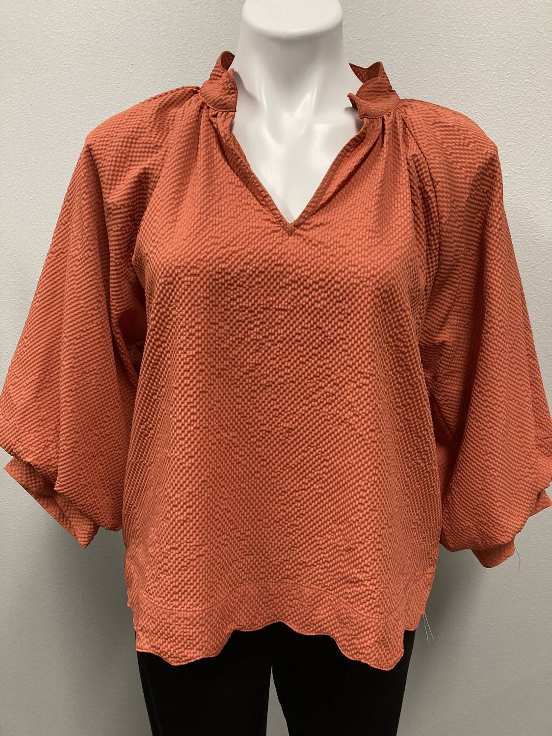 Umgee - Women's V-neck textured top