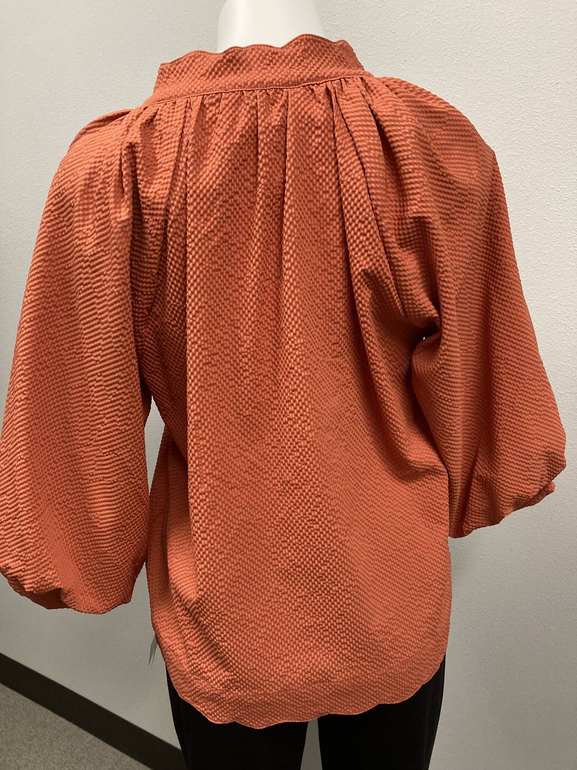 Umgee - Women's V-neck textured top