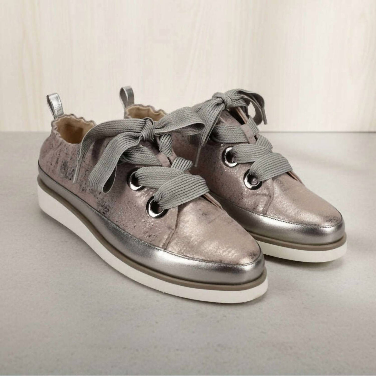 Vaneli - Women's Quenda Sneaker