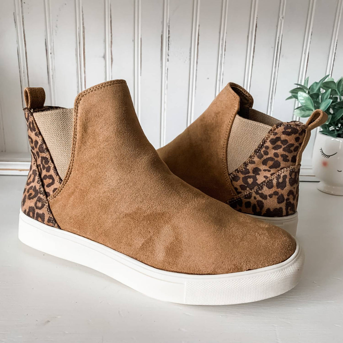 Very G - Women's Dembra Sneaker