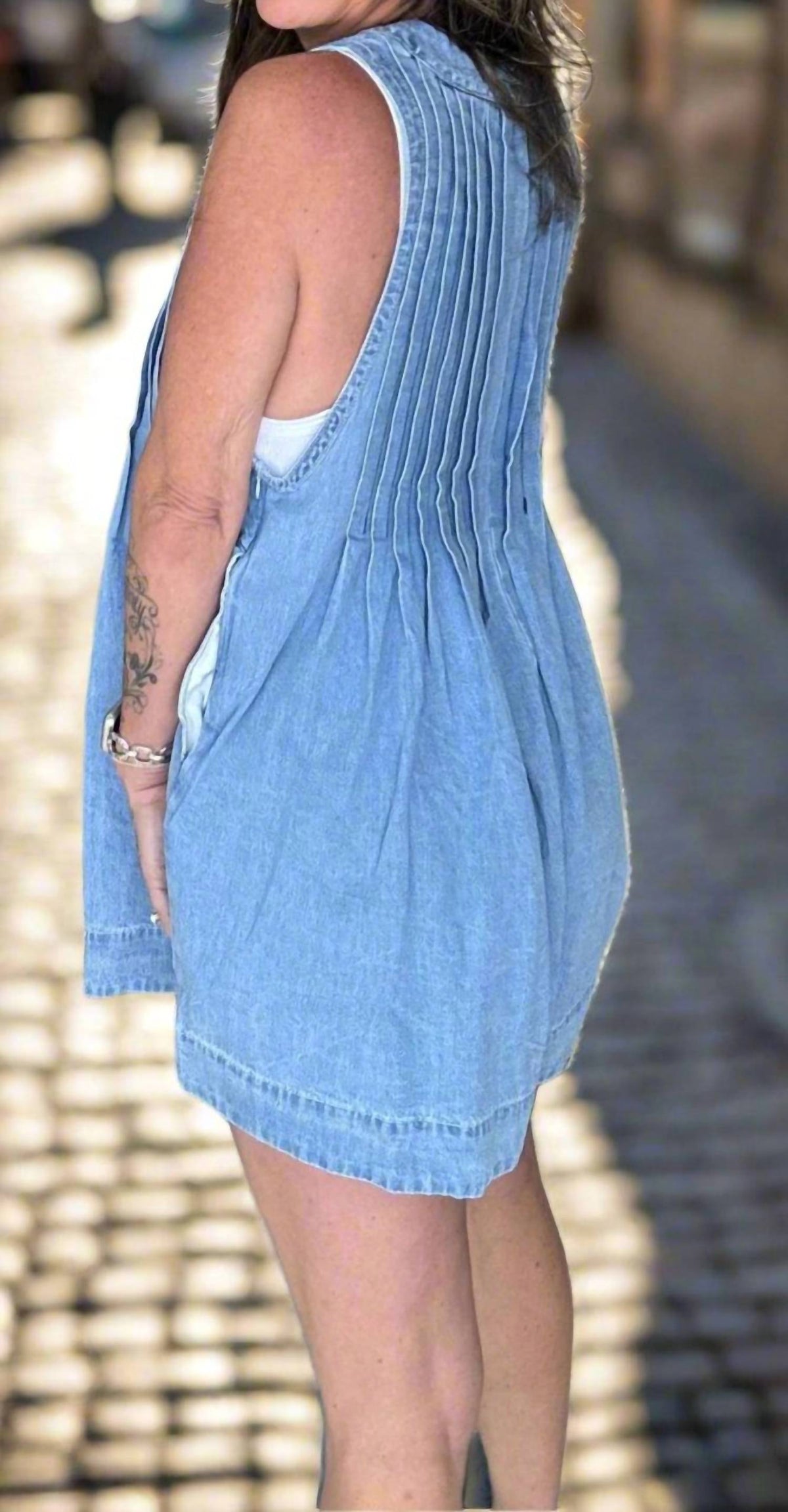 Veveret - Chic Denim Romper