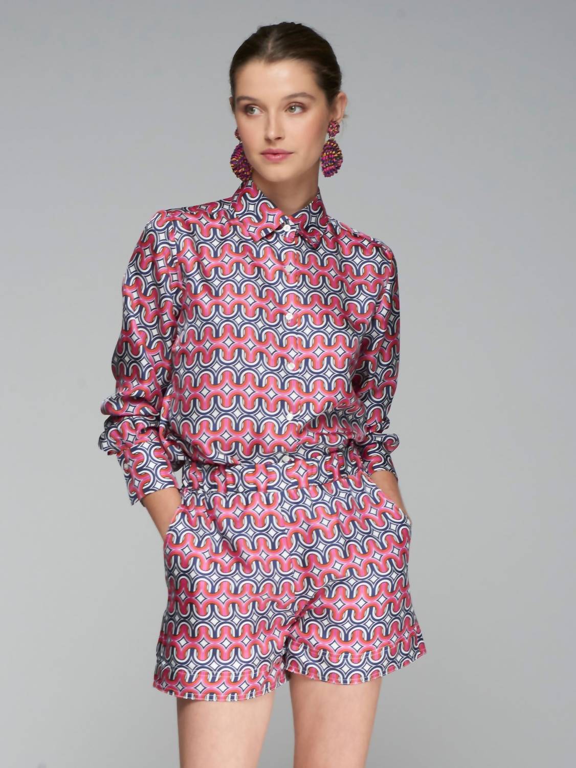 Vilagallo - Silk Scarf Shorts - bermudas - clothing - geometric