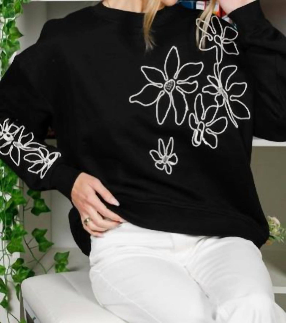 Vine & Love - Flower Embroidered Sweatshirt