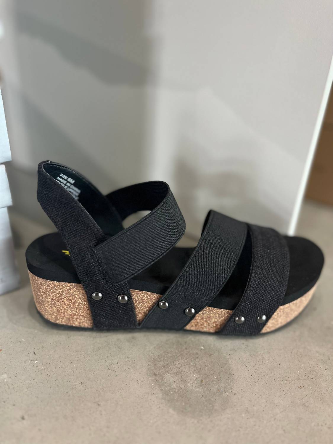 Volatile - Women's Picnic Linen Wedge