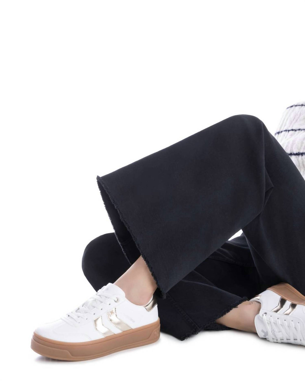 Xti - Women's 144585 Round Toe Sneakers
