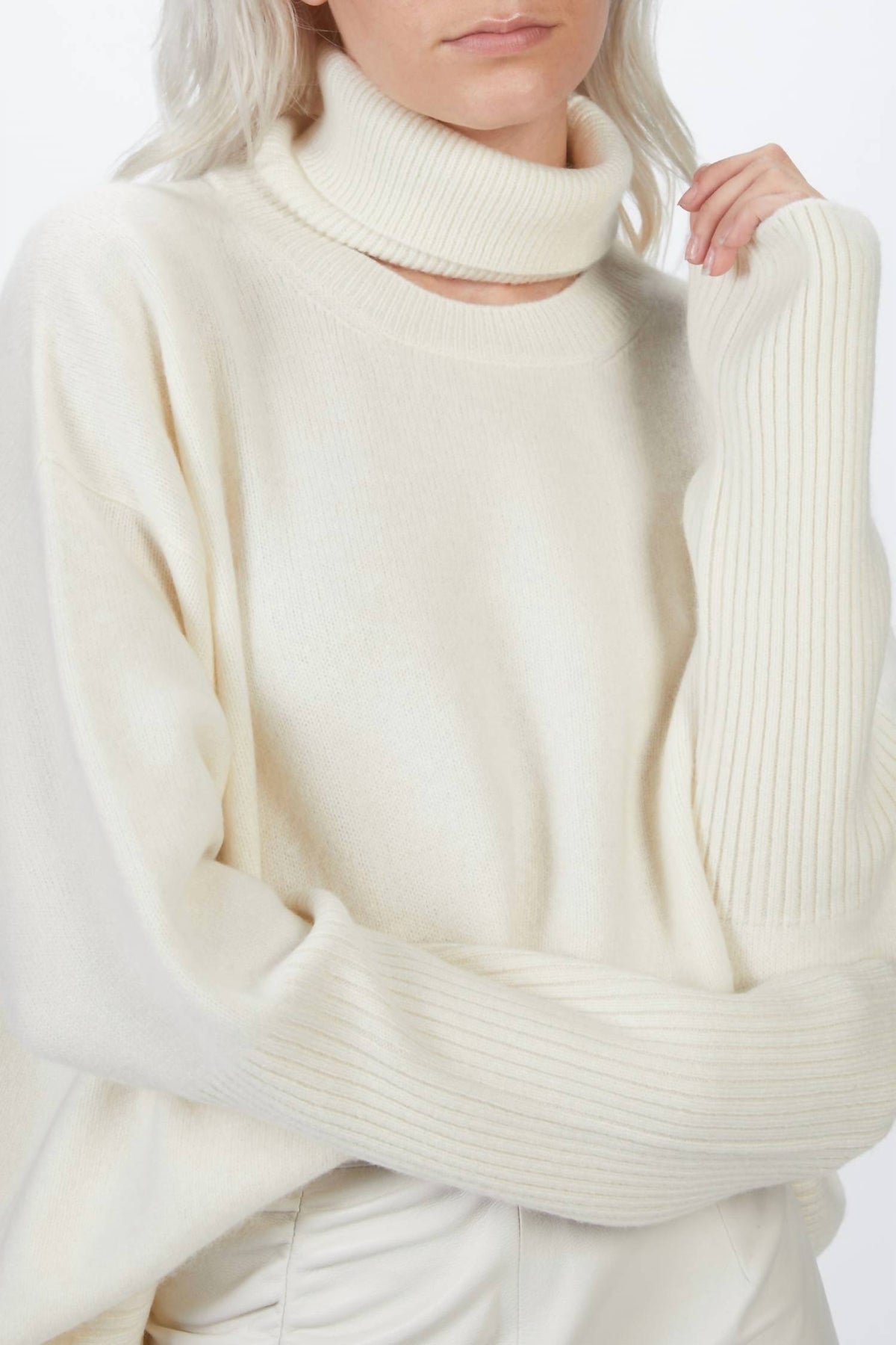 CASHMERE TURTLENECK JUMPER