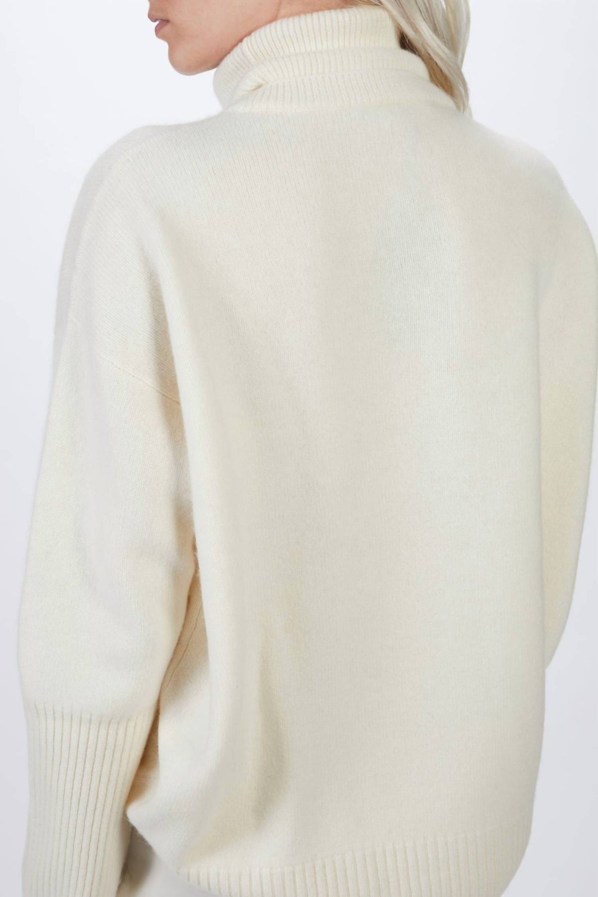 CASHMERE TURTLENECK JUMPER