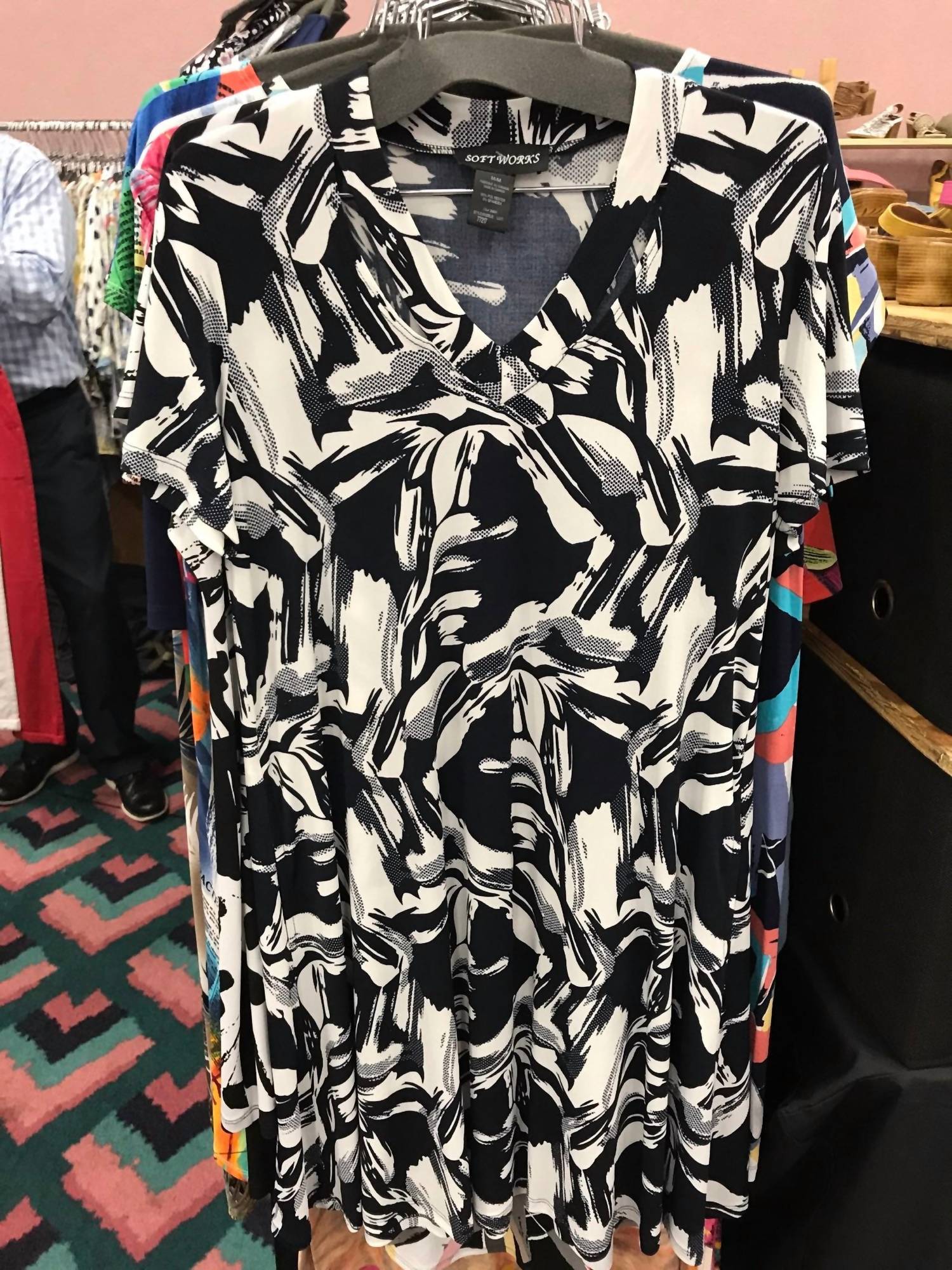 V-NECK PRINT DRESS